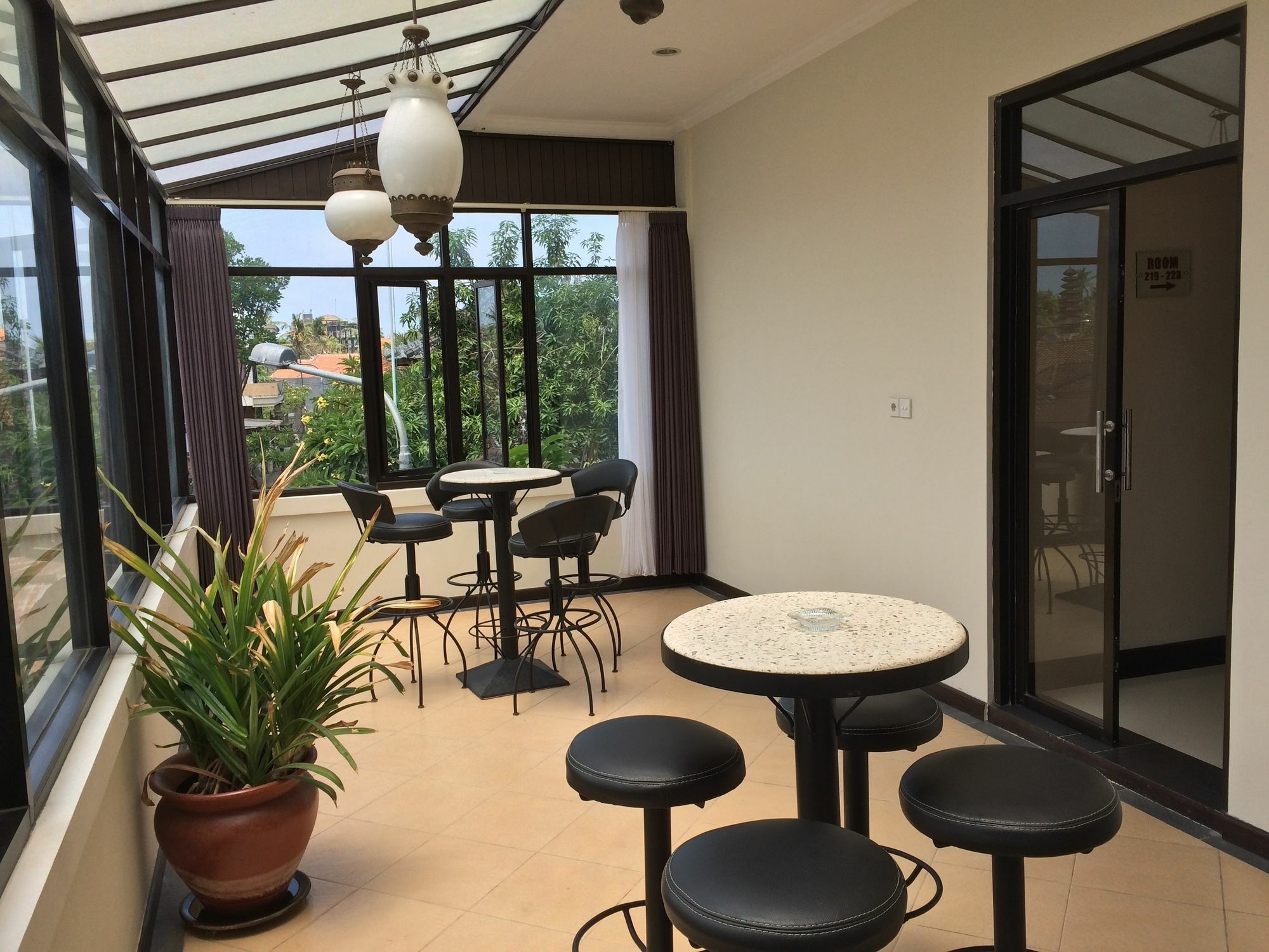 Maxi Hotel Kedonganan Jimbaran  Ngoại thất bức ảnh